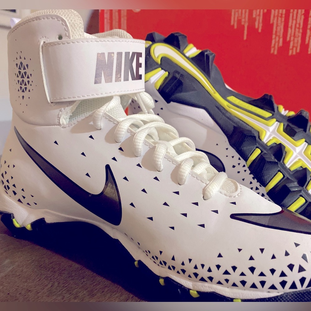 Youth Nike Force Savage Shark BG White Football Cleats Size 5Y